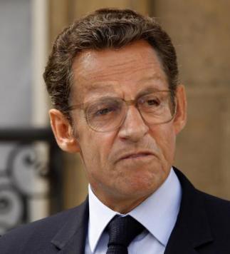 sarkozy-front-national-bonnet-blanc-blanc-bon-L-1.jpeg