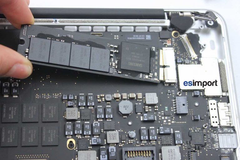 10-DECONNECTER-FLASH-SSD-MACBOOK-RETINA-A1502-FIN-2013-768x512.jpg