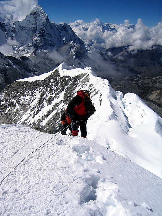 560px-Summitting_Island_Peak.jpg